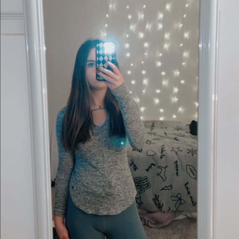 Grey hollister shirt